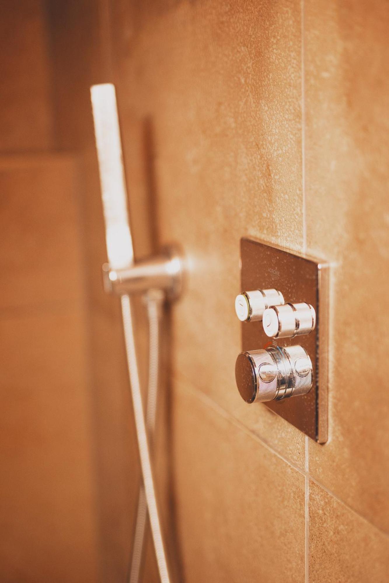 Smart Luxury - Private Gym, Hot Tub & Sauna St Lucia Ngoại thất bức ảnh